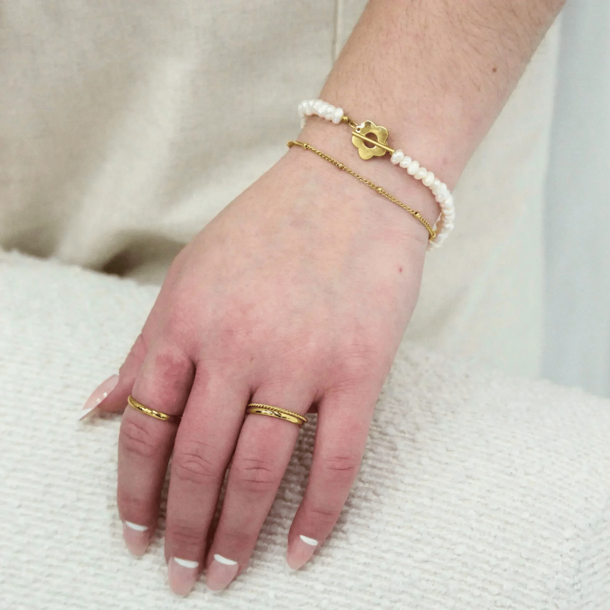 waterproof - Daisy Pearl Bracelet - Sunny Sunday