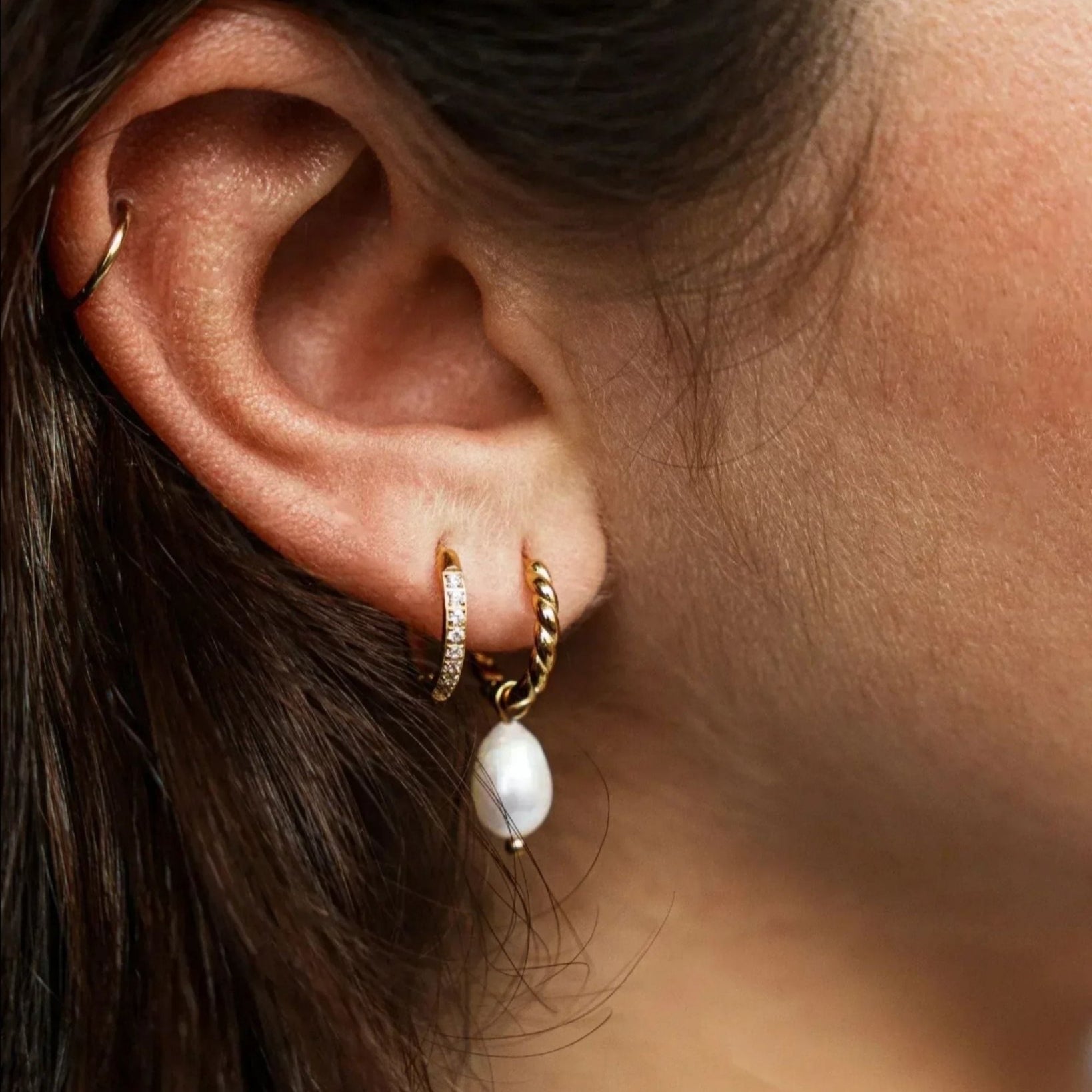 waterproof - Dreamy Pearl Hoops - Sunny Sunday