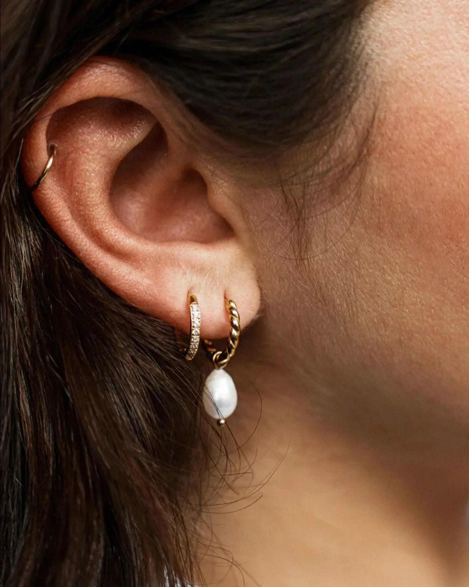 waterproof - Dreamy Pearl Hoops - Sunny Sunday
