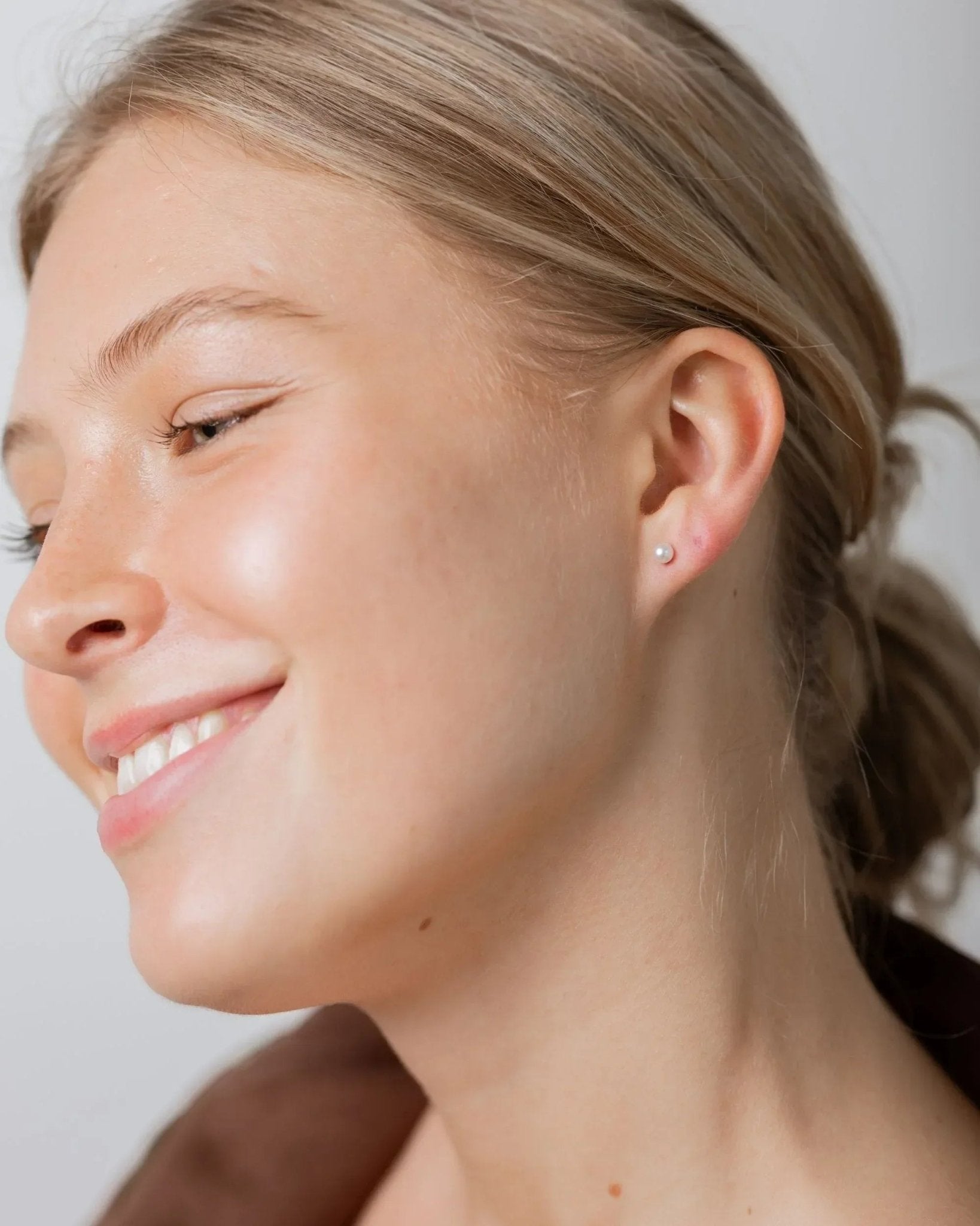 waterproof - Pearl Stud Earrings - Sunny Sunday